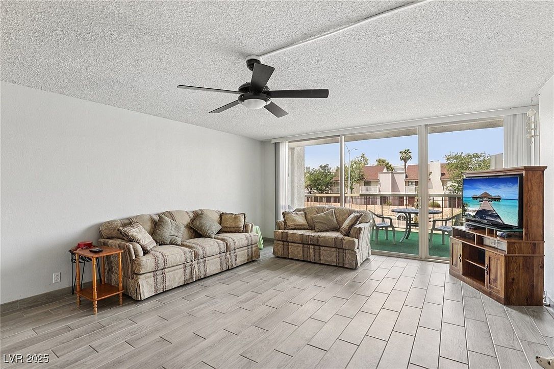 725 N Royal Crest Cir UNIT 215 Las Vegas, NV 89169 - Thumbnail 4