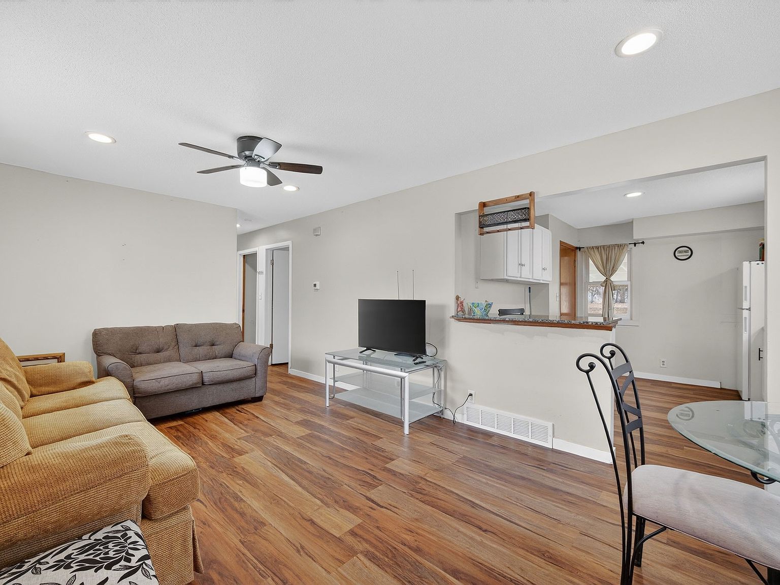 238 Leach Ave Des Moines, IA 50315 - Thumbnail 4