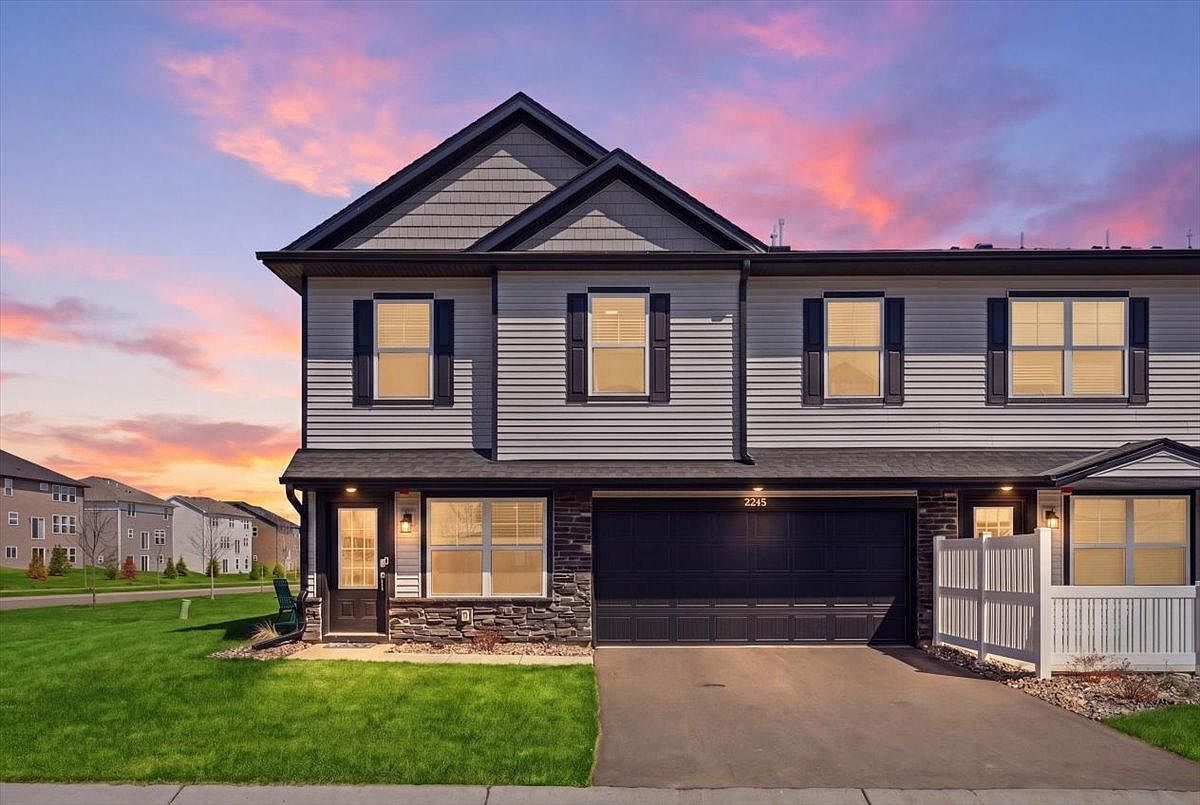5245 Long Pointe Pass Saint Paul, MN 55129 - Thumbnail 4