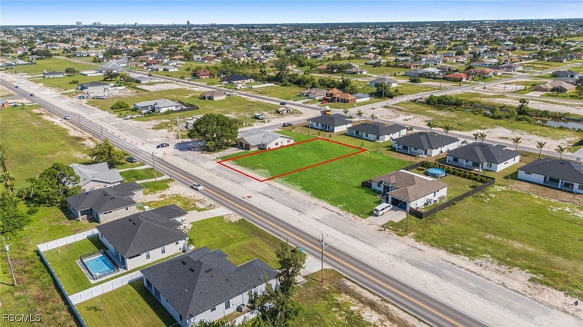 406 Diplomat Pkwy E Cape Coral, FL 33909 - Thumbnail 4