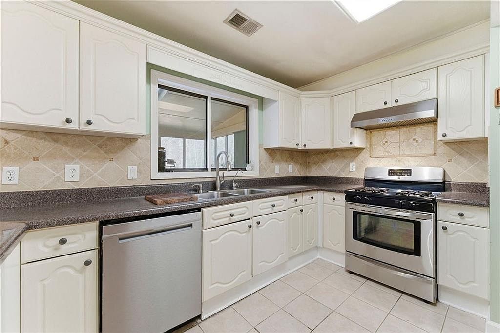 1358 Murdock Rd Marietta, GA 30062 - Thumbnail 4