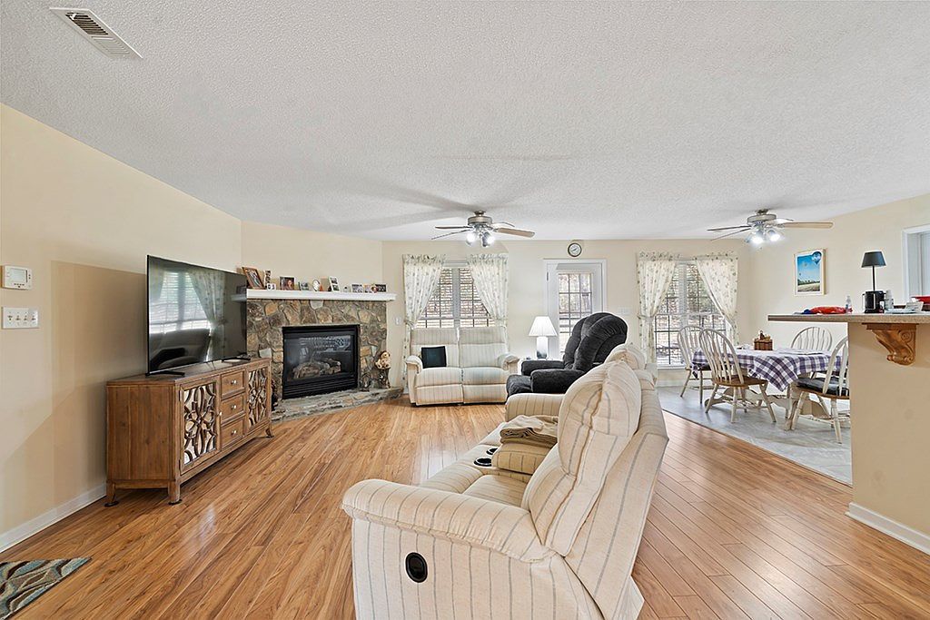 203 Cornerstone Dr Greenwood, SC 29649 - Thumbnail 4