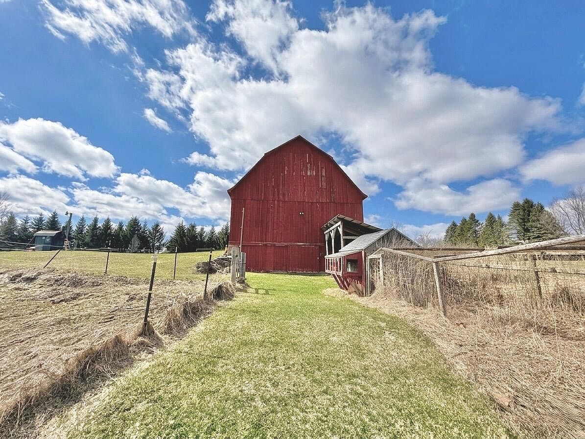 4409 W One Mile Rd White Cloud, MI 49349 - Thumbnail 4