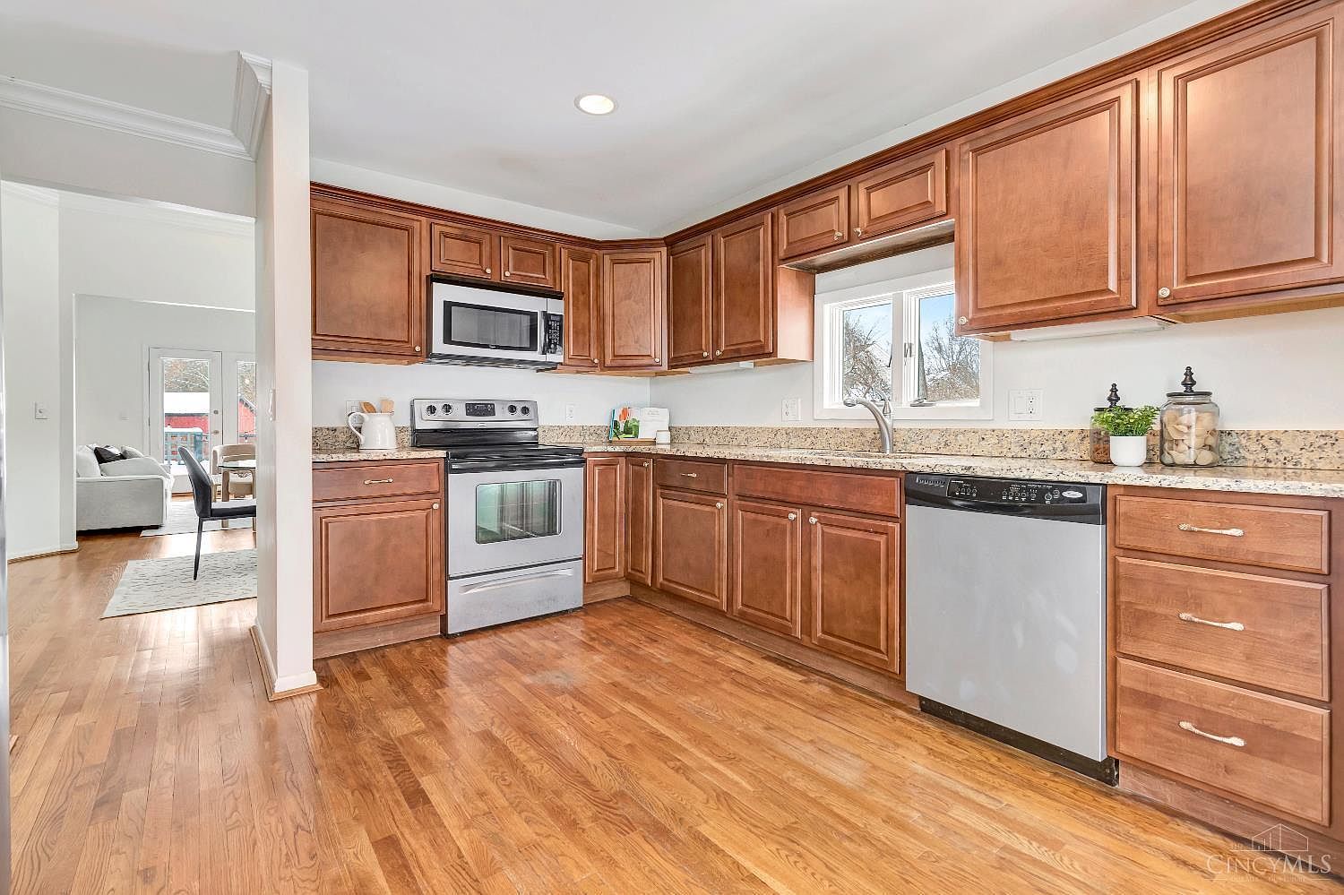 8837 Montgomery Rd Cincinnati, OH 45236 - Thumbnail 4