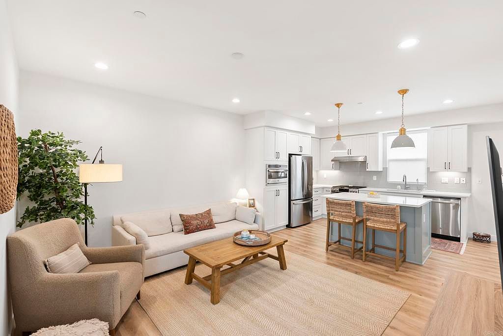 13480 Lopelia Meadows Pl #111 San Diego, CA 92130 - Thumbnail 4