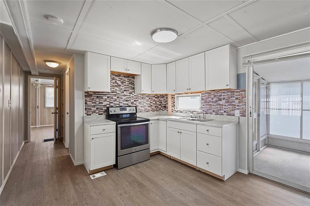 94 Southwinds Dr Sarasota, FL 34231 - Thumbnail 4