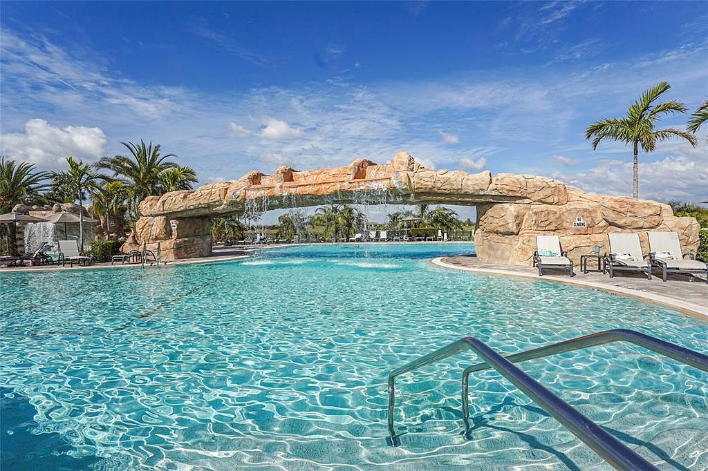 5517 Palmer Cir UNIT 203 Bradenton, FL 34211 - Thumbnail 4