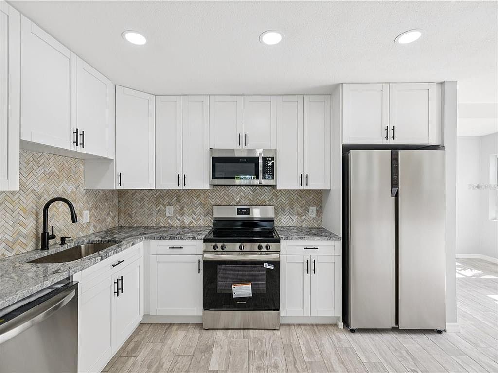 151 80th Ave NE Saint Petersburg, FL 33702 - Thumbnail 4