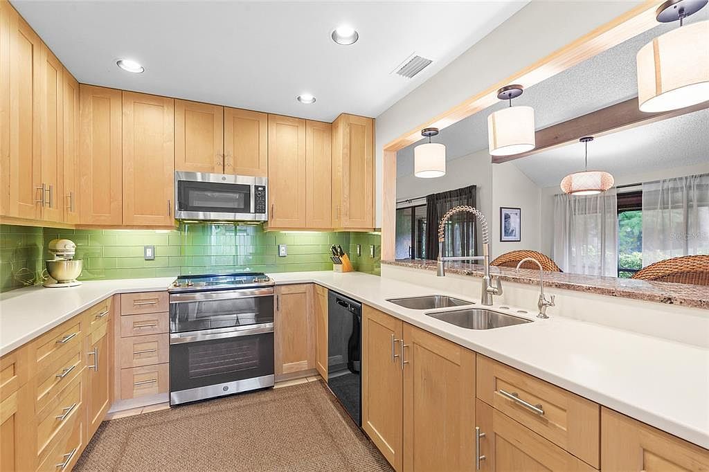 4302 Woodmans Chart #134 Sarasota, FL 34235 - Thumbnail 4