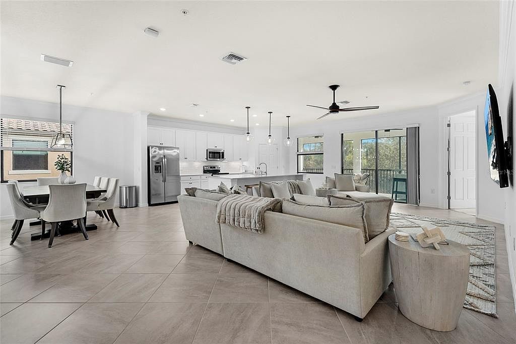 12490 Ghiberti Cir UNIT 201 Venice, FL 34293 - Thumbnail 4