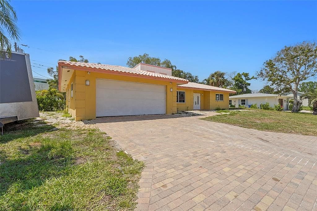 1613 Idle Ln Sarasota, FL 34231 - Thumbnail 4