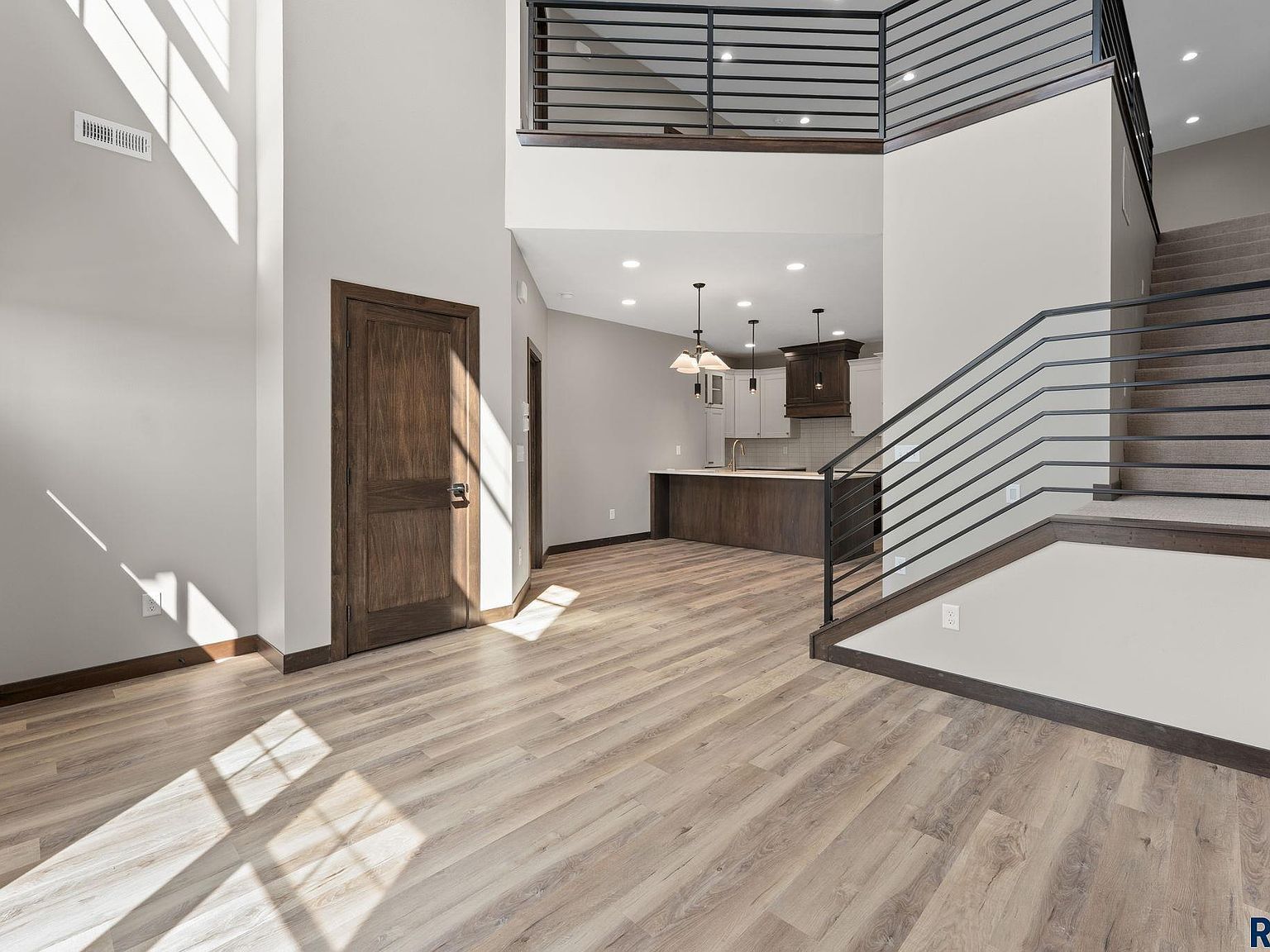 8619 W Shoreline Pl Sioux Falls, SD 57107 - Thumbnail 4