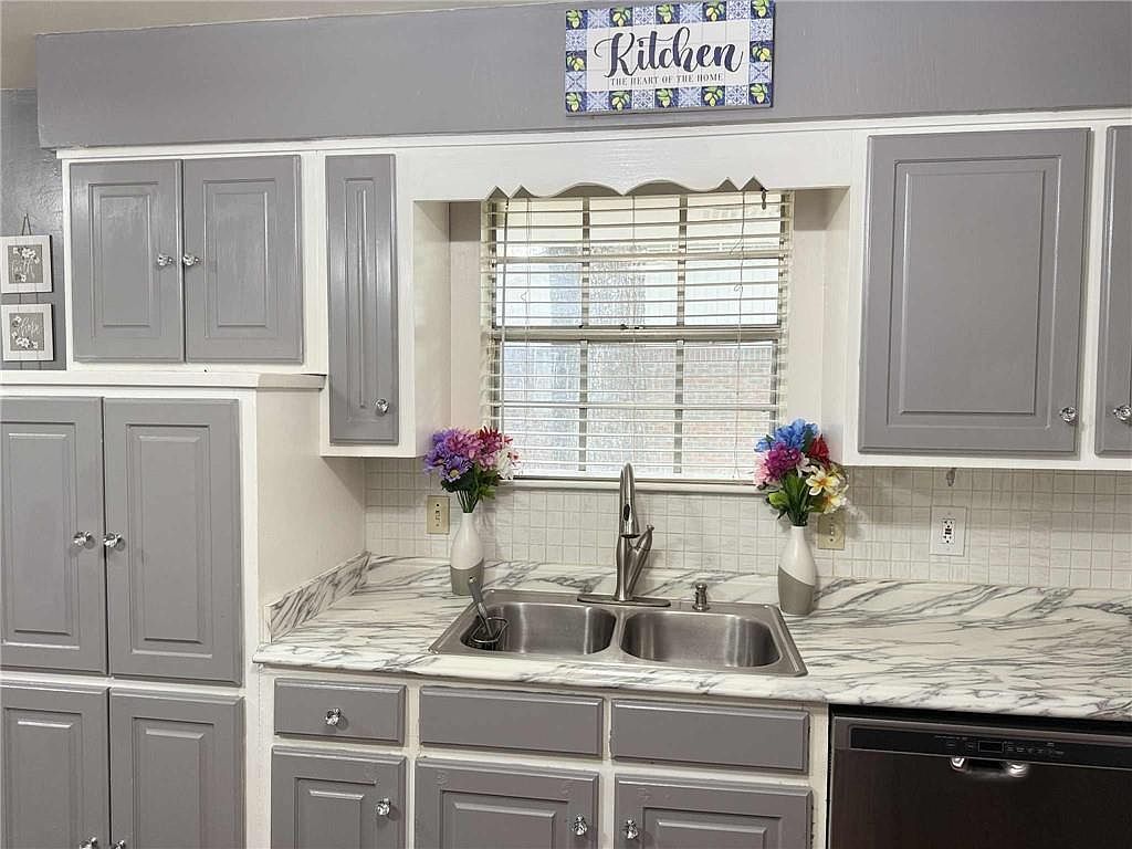 4857 Woodcliff Dr N Mobile, AL 36693 - Thumbnail 4