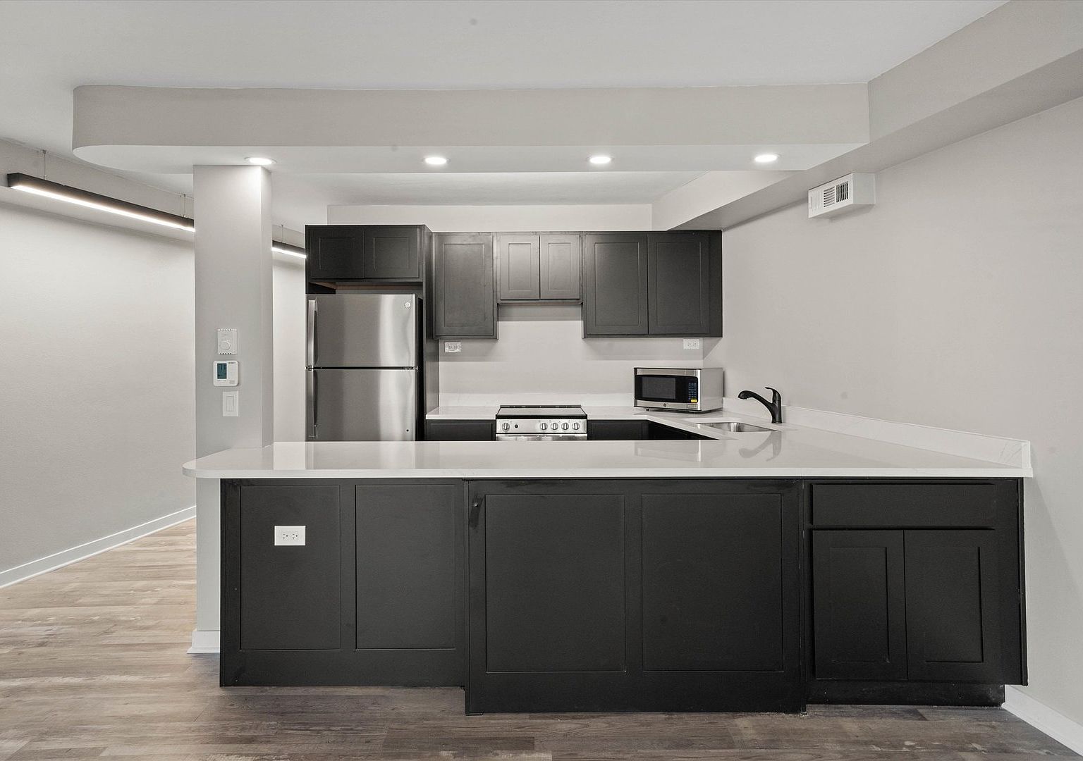 300 N State St APT 5225 Chicago, IL 60654 - Thumbnail 4