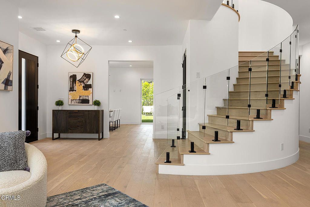 350 Mount Carmel Dr Glendale, CA 91206 - Thumbnail 4