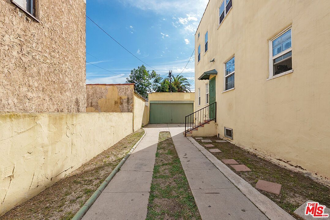 808 W Imperial Hwy Los Angeles, CA 90044 - Thumbnail 4