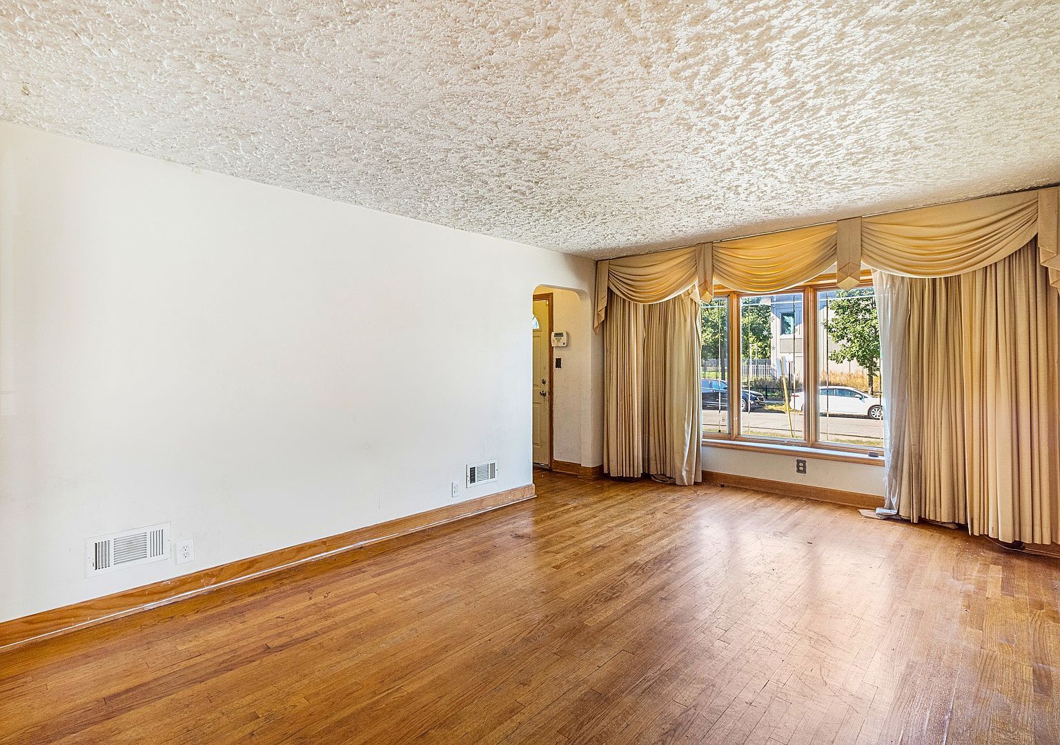 8801 S Clyde Ave Chicago, IL 60617 - Thumbnail 4