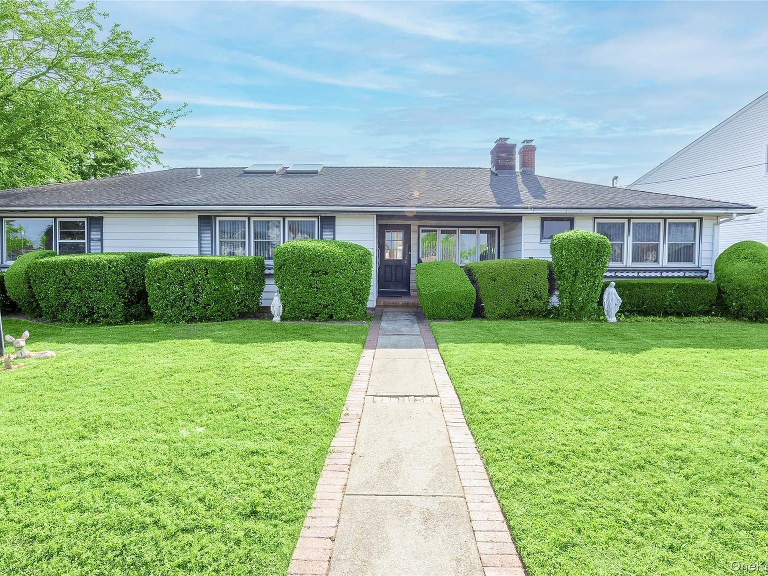 2436 Hempstead Ln Wantagh, NY 11793 - Thumbnail 4