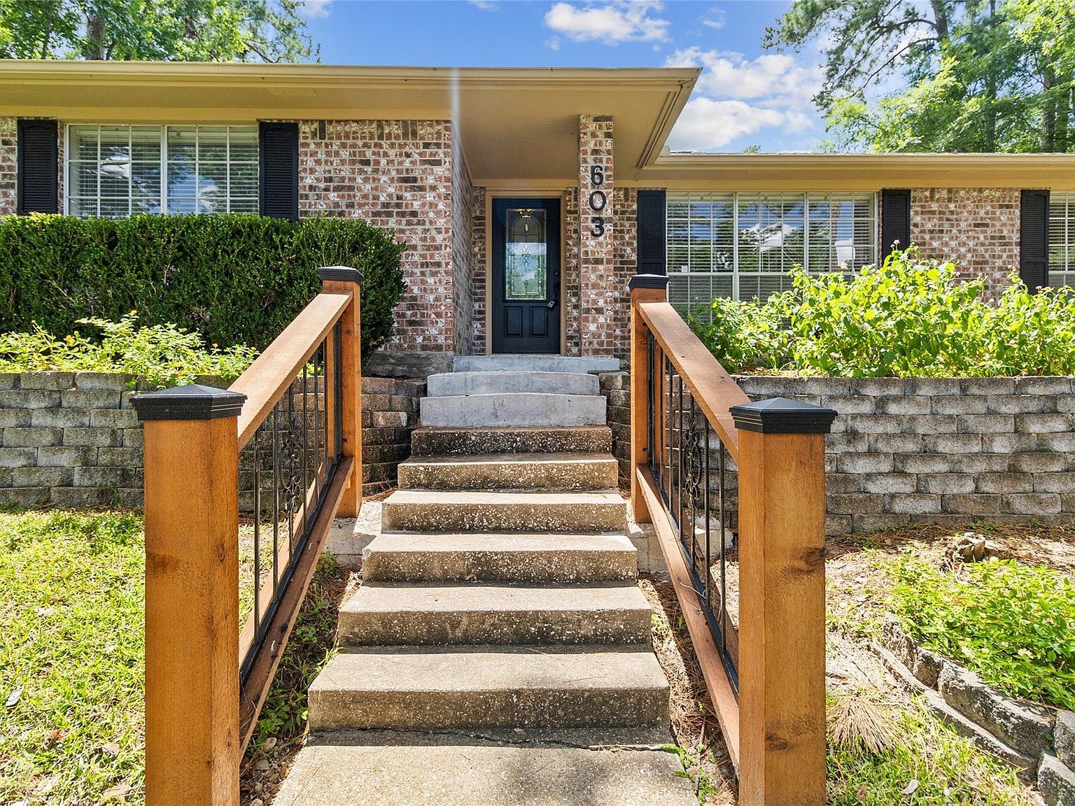 603 Hillcrest Dr Huntsville, TX 77340 - Thumbnail 4