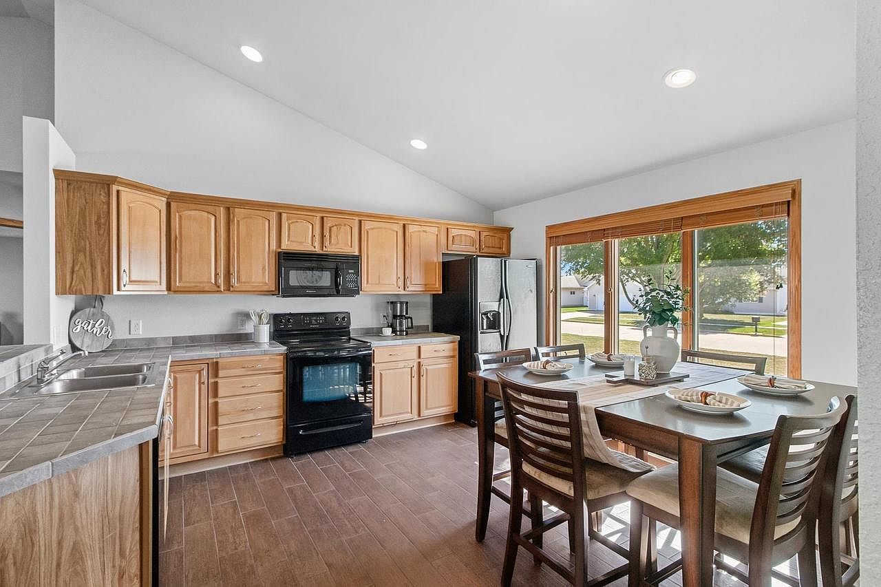 4229 Baybrook Dr Janesville, WI 53546 - Thumbnail 4