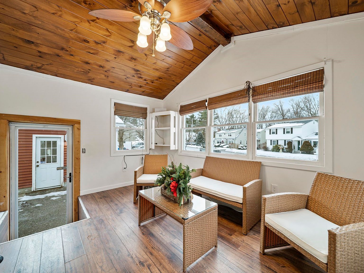 23 Parkhurst Dr Nashua, NH 03062 - Thumbnail 4