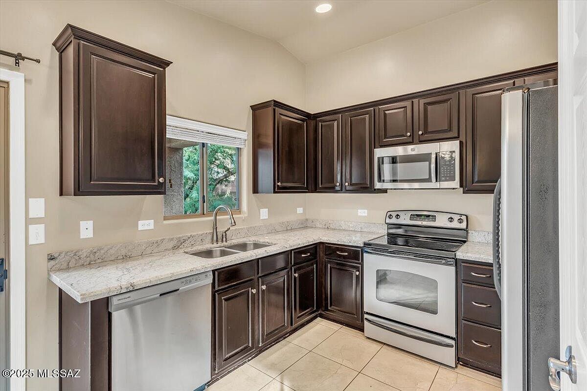 7555 E Majestic Palm Ln Tucson, AZ 85756 - Thumbnail 4