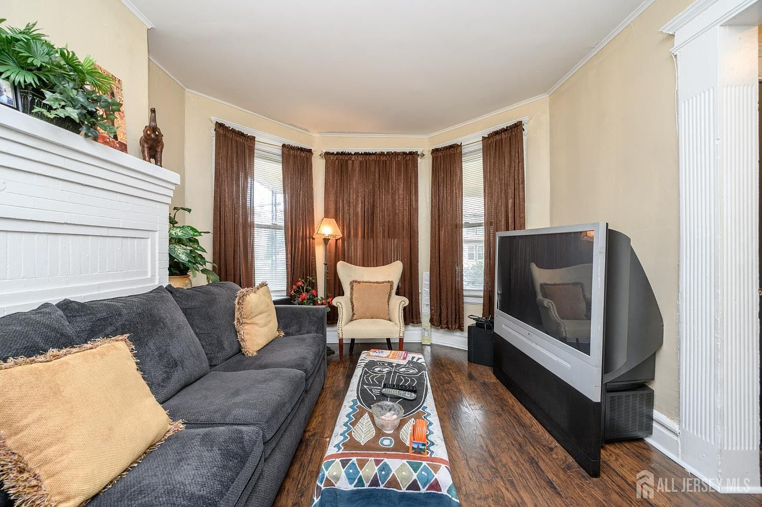 1053 Hunterdon St Newark, NJ 07112 - Thumbnail 4