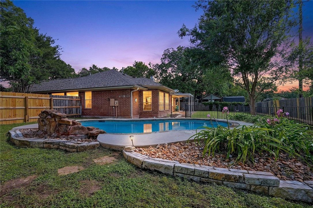 2925 Mirrormere Cir Bryan, TX 77807 - Thumbnail 4