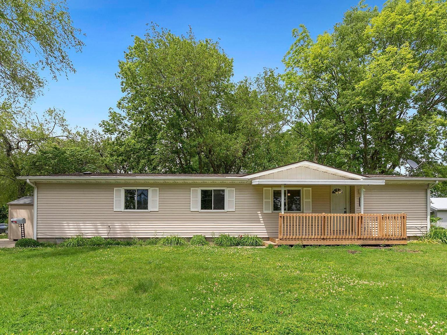 1047 E Smith St Warsaw, IN 46580 - Thumbnail 4