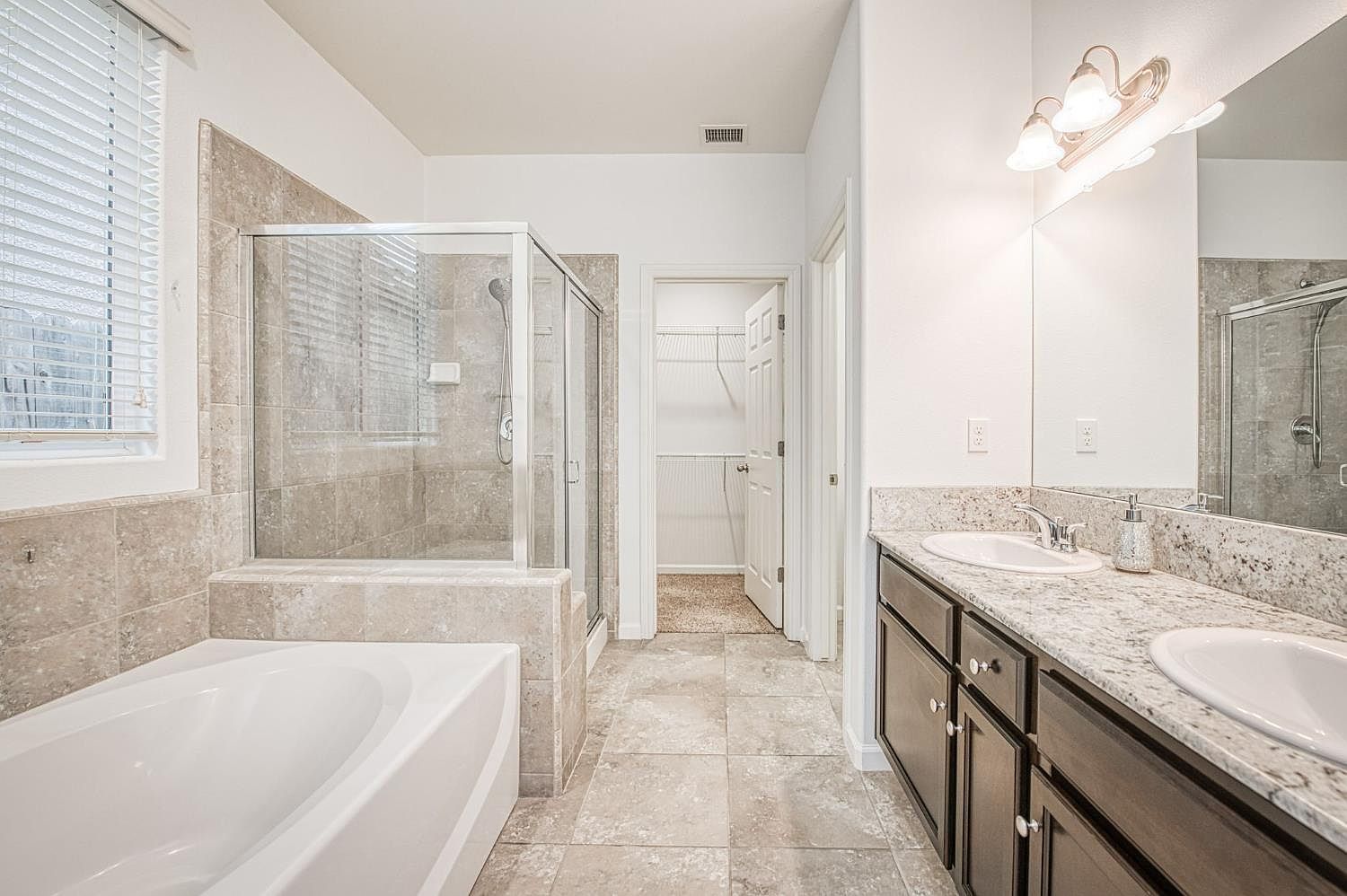 2143 Lombard Ln Clovis, CA 93619 - Thumbnail 4