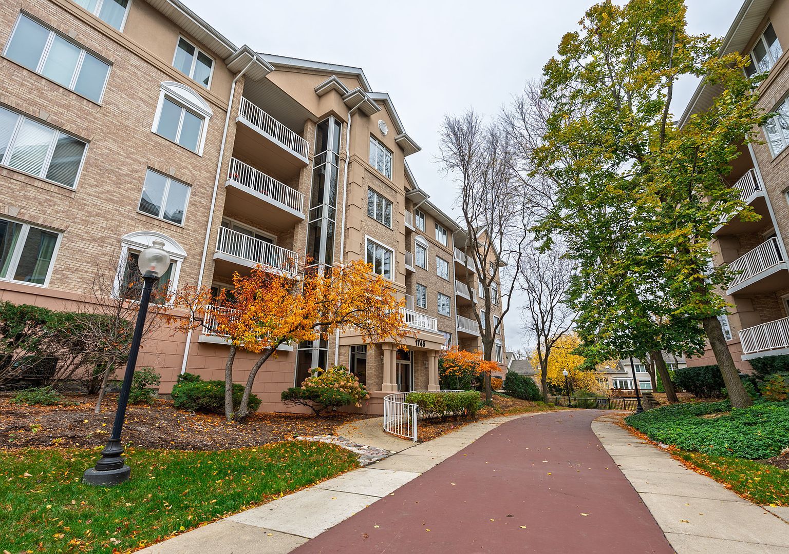 1745 Pavilion Way UNIT 206 Park Ridge, IL 60068 - Thumbnail 4