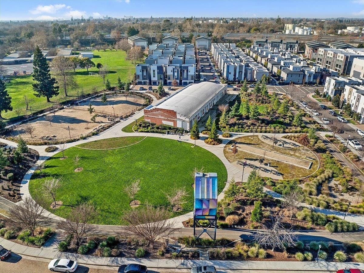 471 Tailoff Ln #99A Sacramento, CA 95818 - Thumbnail 4