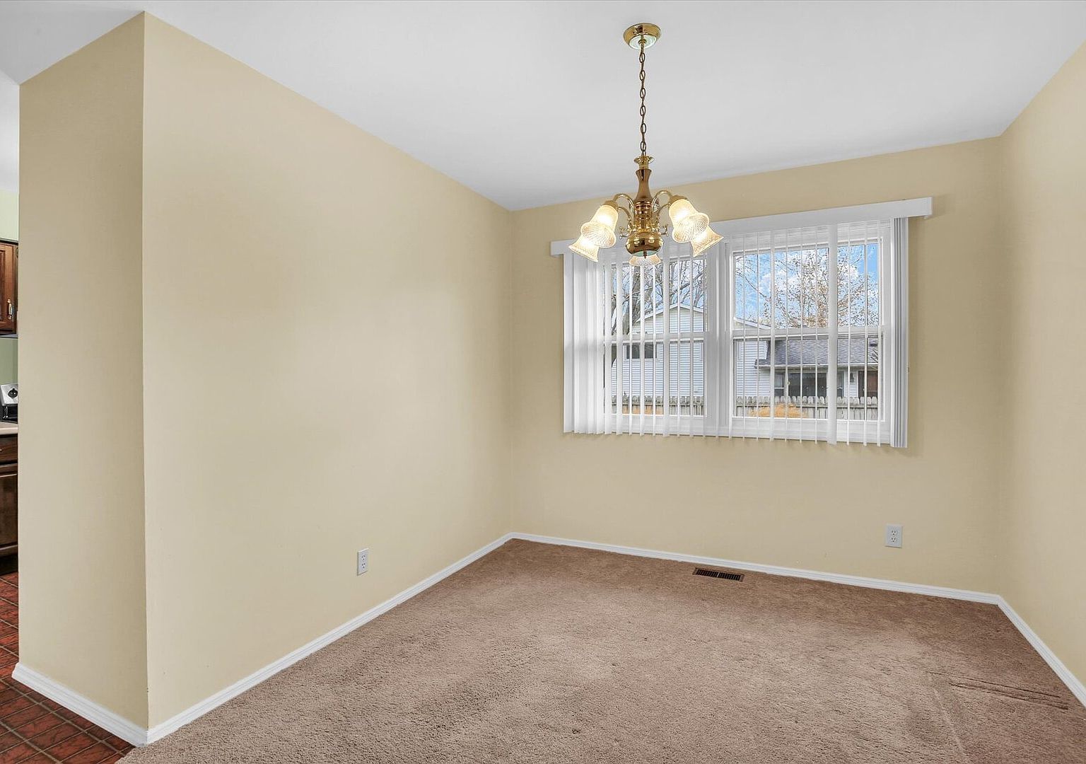 2302 Blackthorn Dr Champaign, IL 61821 - Thumbnail 4