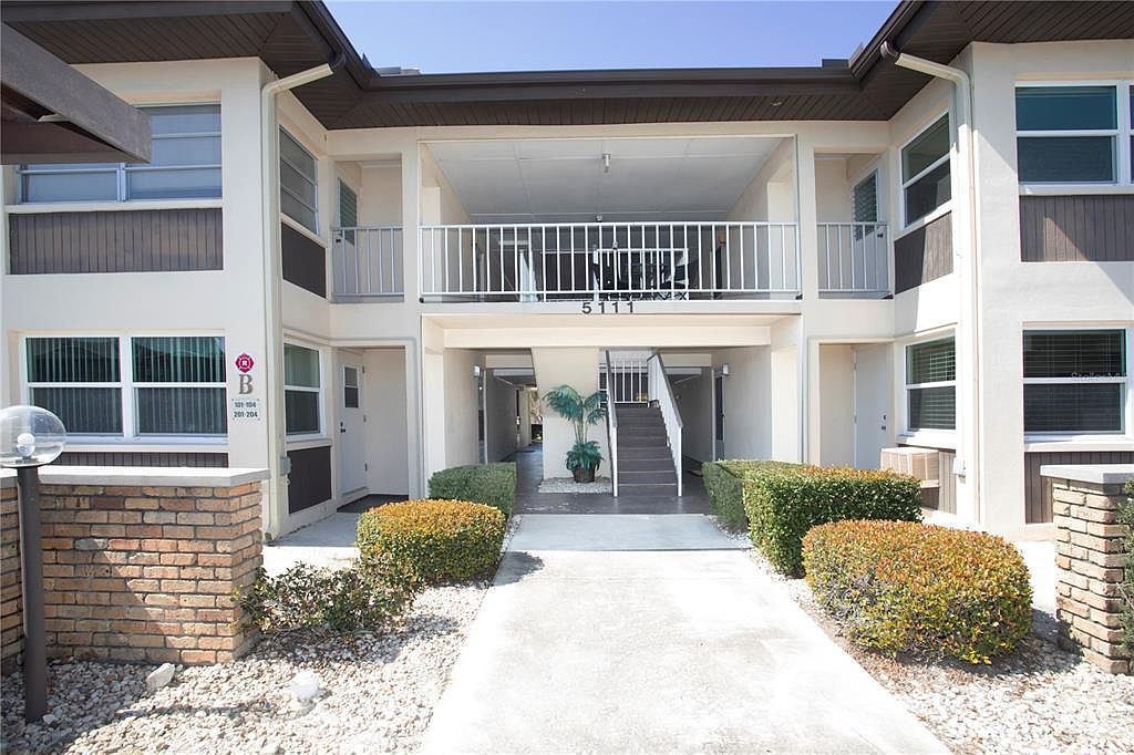 5111 Amulet Dr APT 202 New Port Richey, FL 34652 - Thumbnail 4
