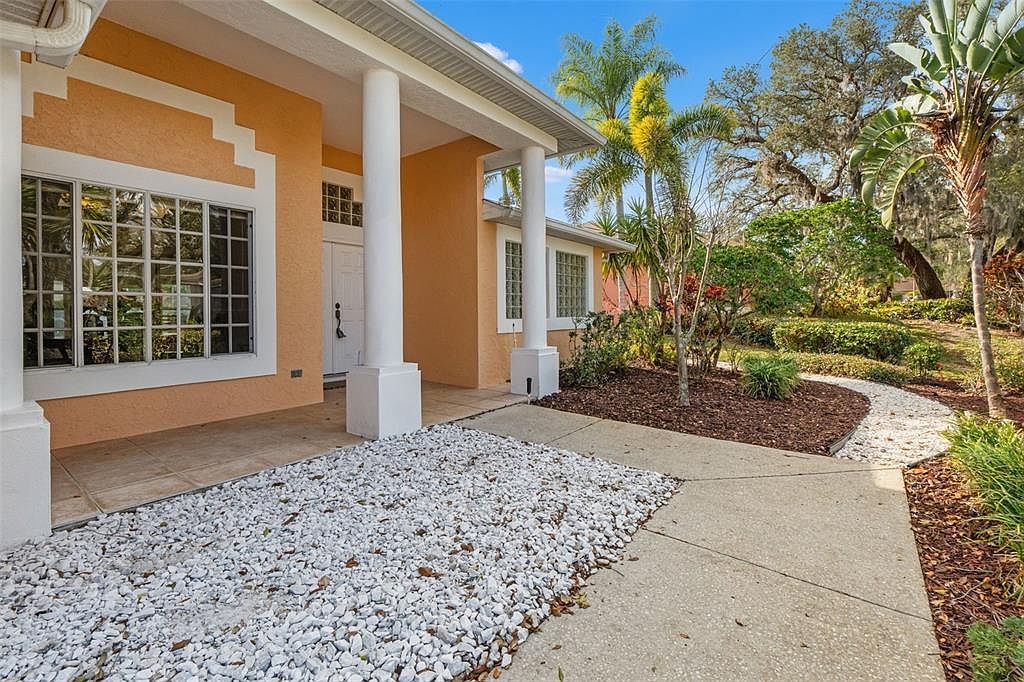 958 Ridgewood Ter Tarpon Springs, FL 34689 - Thumbnail 4