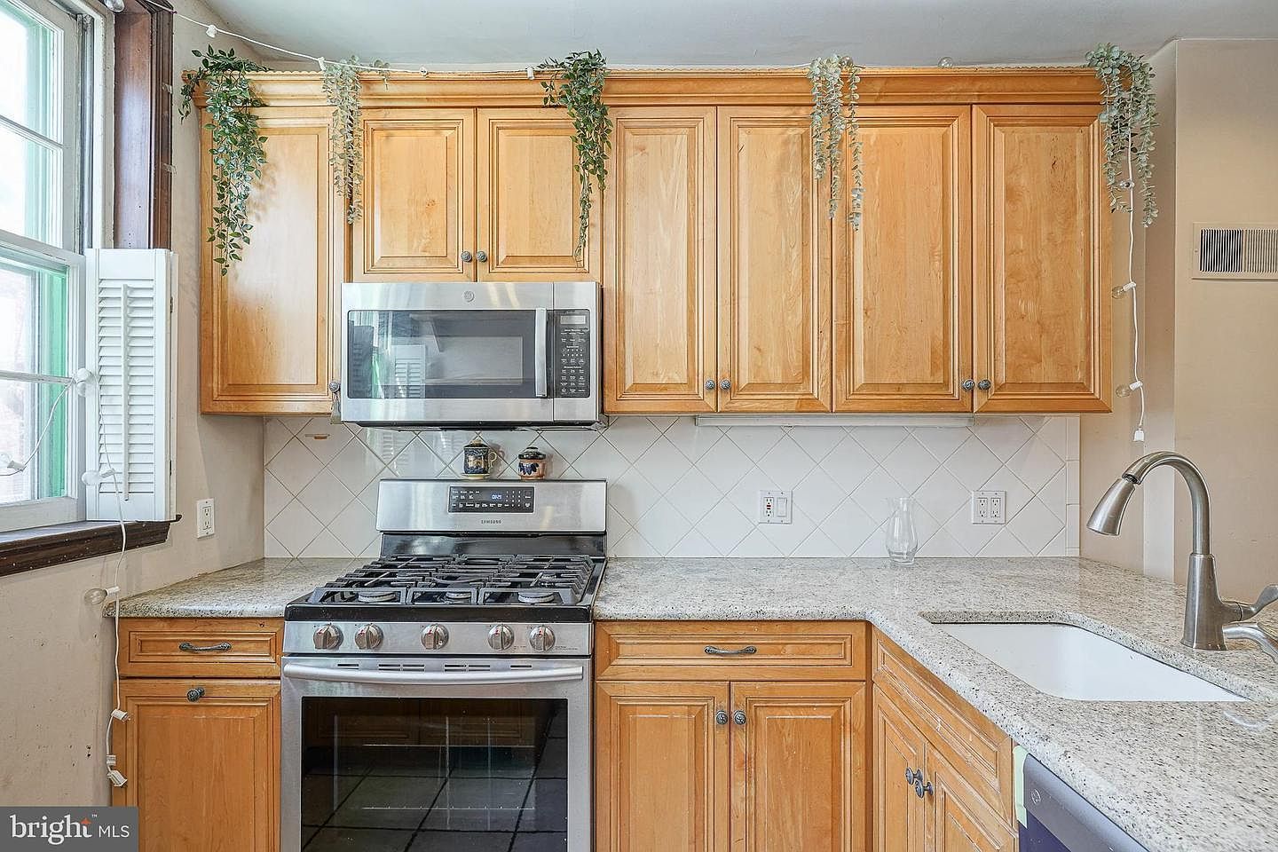 522 S 24th St Philadelphia, PA 19146 - Thumbnail 4