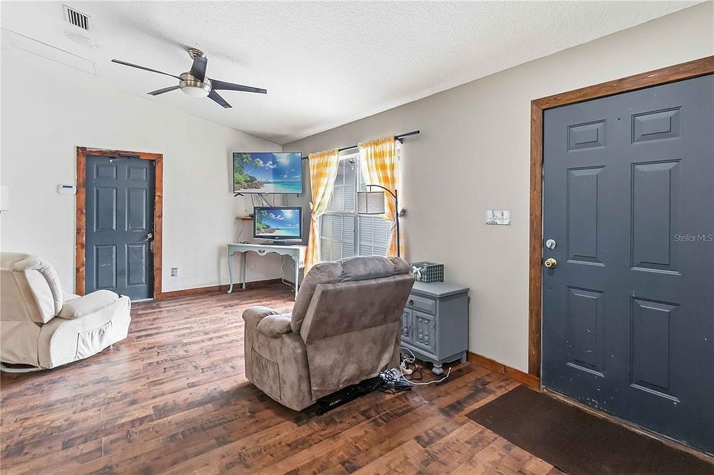 26141 Grassey Sprain Ave Sorrento, FL 32776 - Thumbnail 4