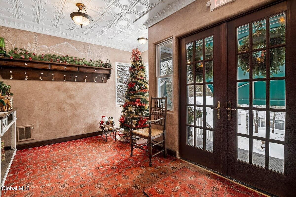 39 Interlaken Ave Lake Placid, NY 12946 - Thumbnail 4