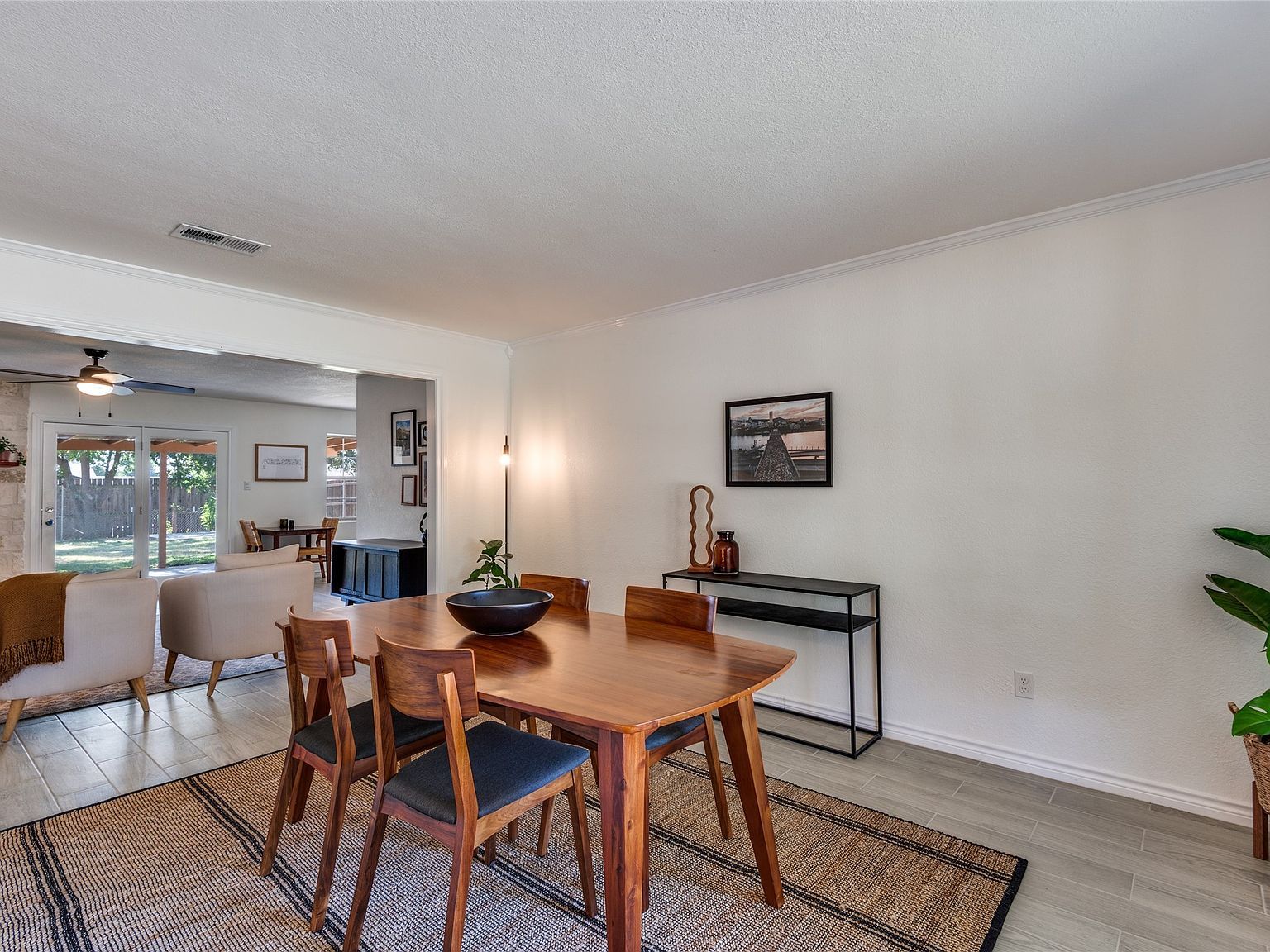 1906 Woodoak Dr Irving, TX 75060 - Thumbnail 4