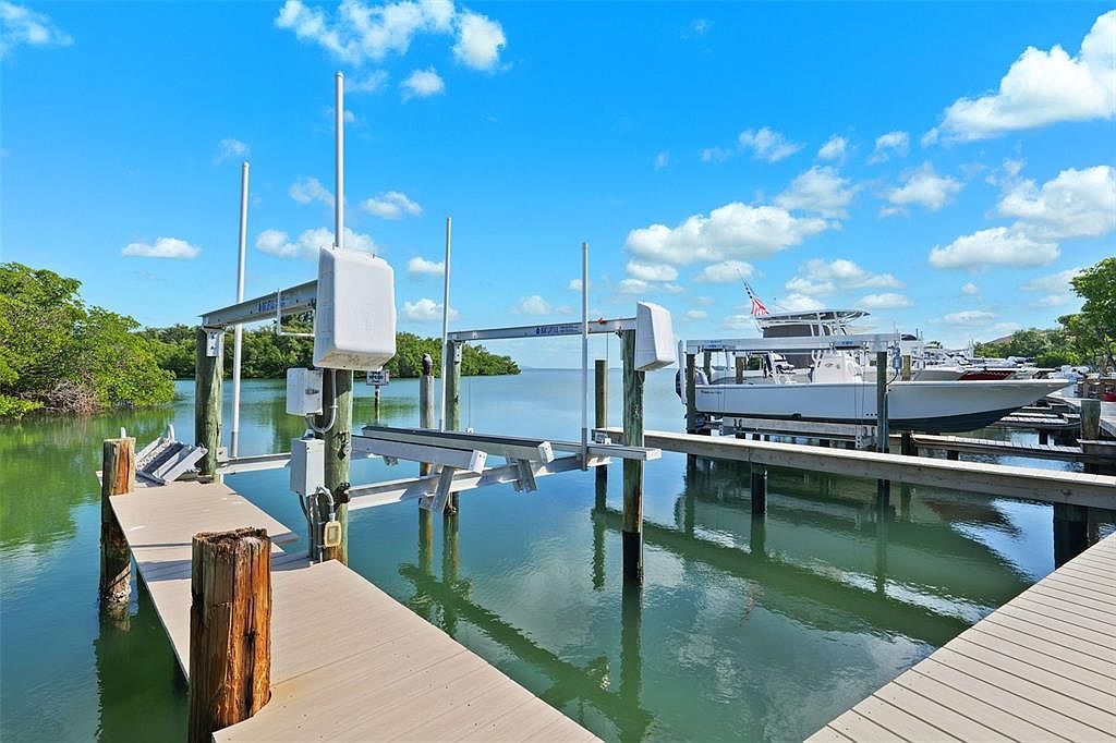 1355 Pinellas Bayway S APT 16 Tierra Verde, FL 33715 - Thumbnail 4