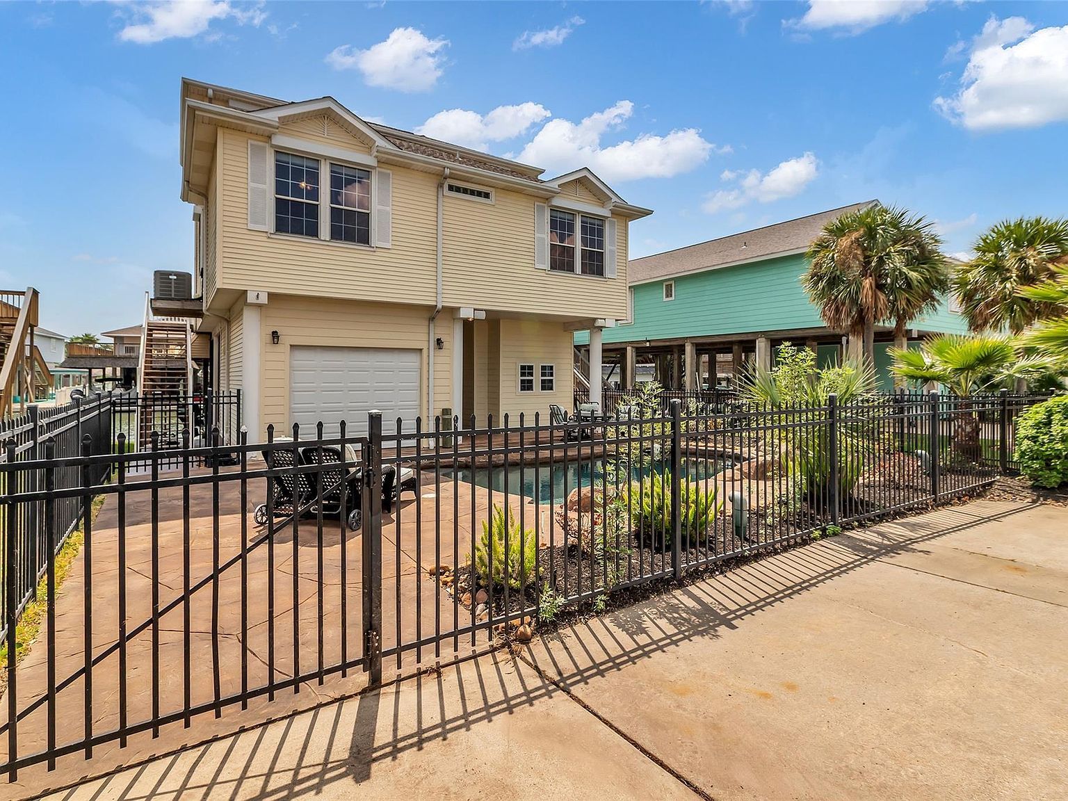 1323 Wahini St Tiki Island, TX 77554 - Thumbnail 4