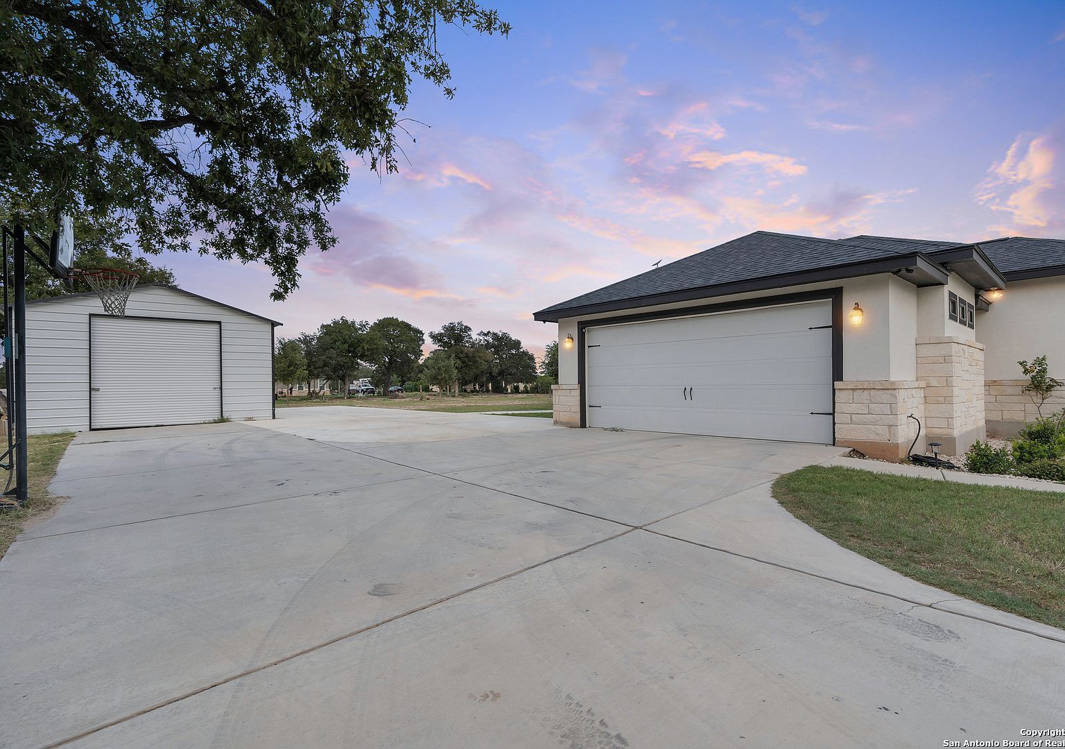 300 Abrego Lake Dr Floresville, TX 78114 - Thumbnail 4