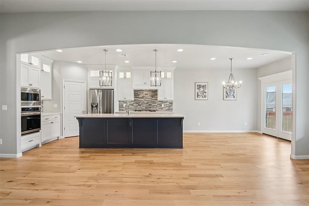 8216 Crew Ln Edmond, OK 73034 - Thumbnail 4