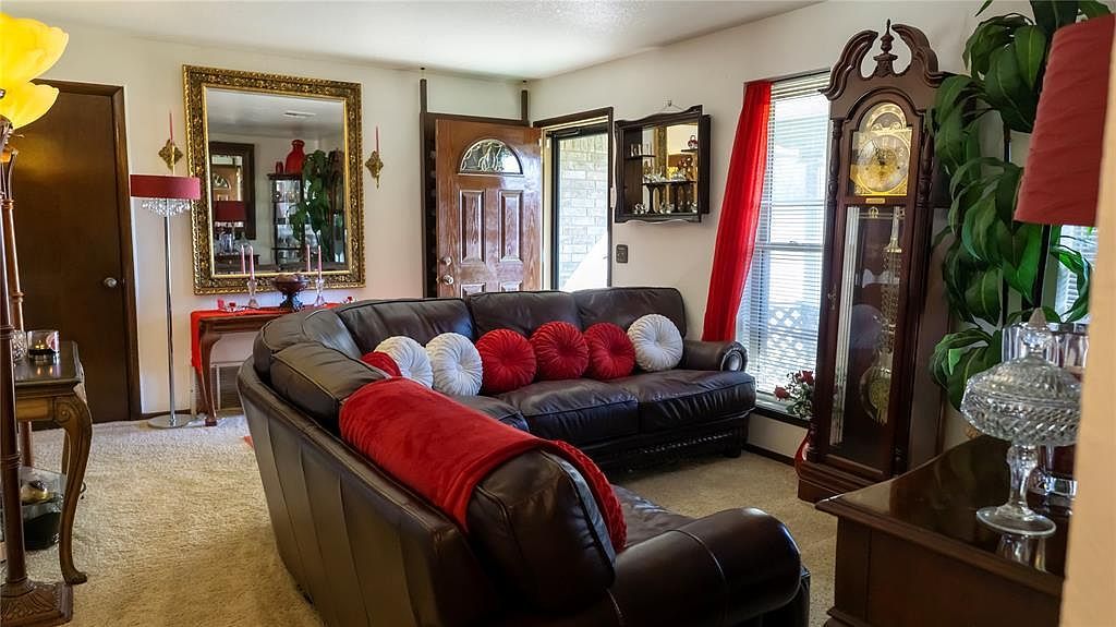 4205 S Epperly Dr Oklahoma City, OK 73115 - Thumbnail 4