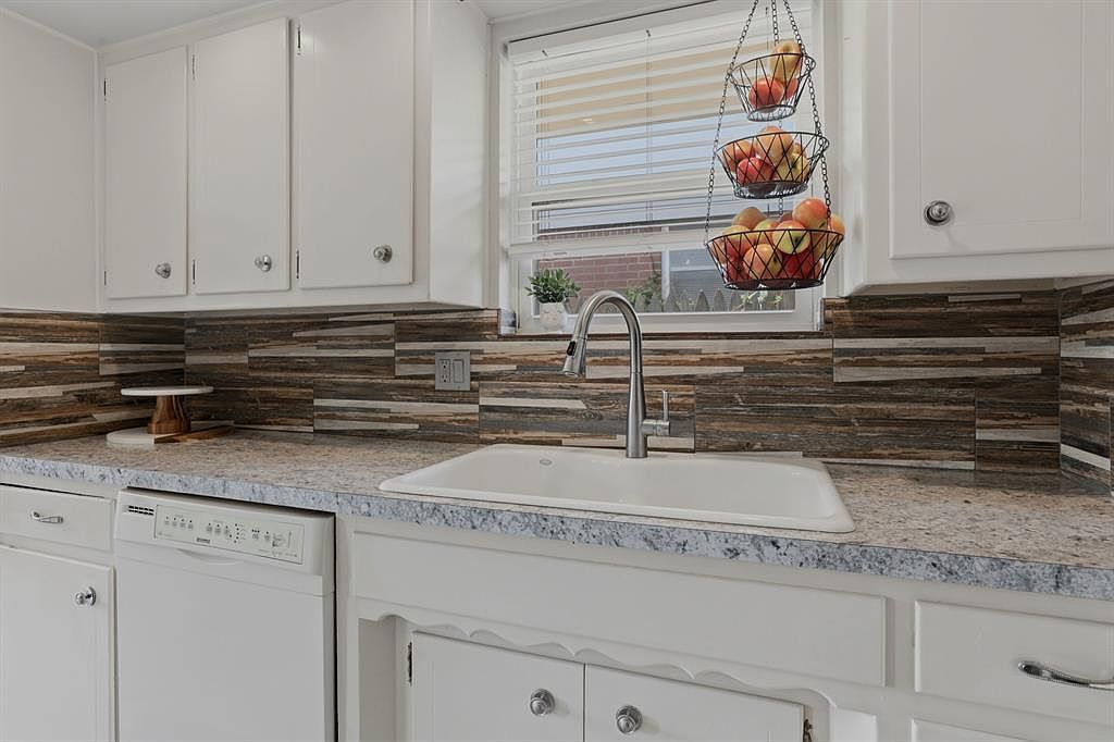 208 E 30th St Edmond, OK 73013 - Thumbnail 4