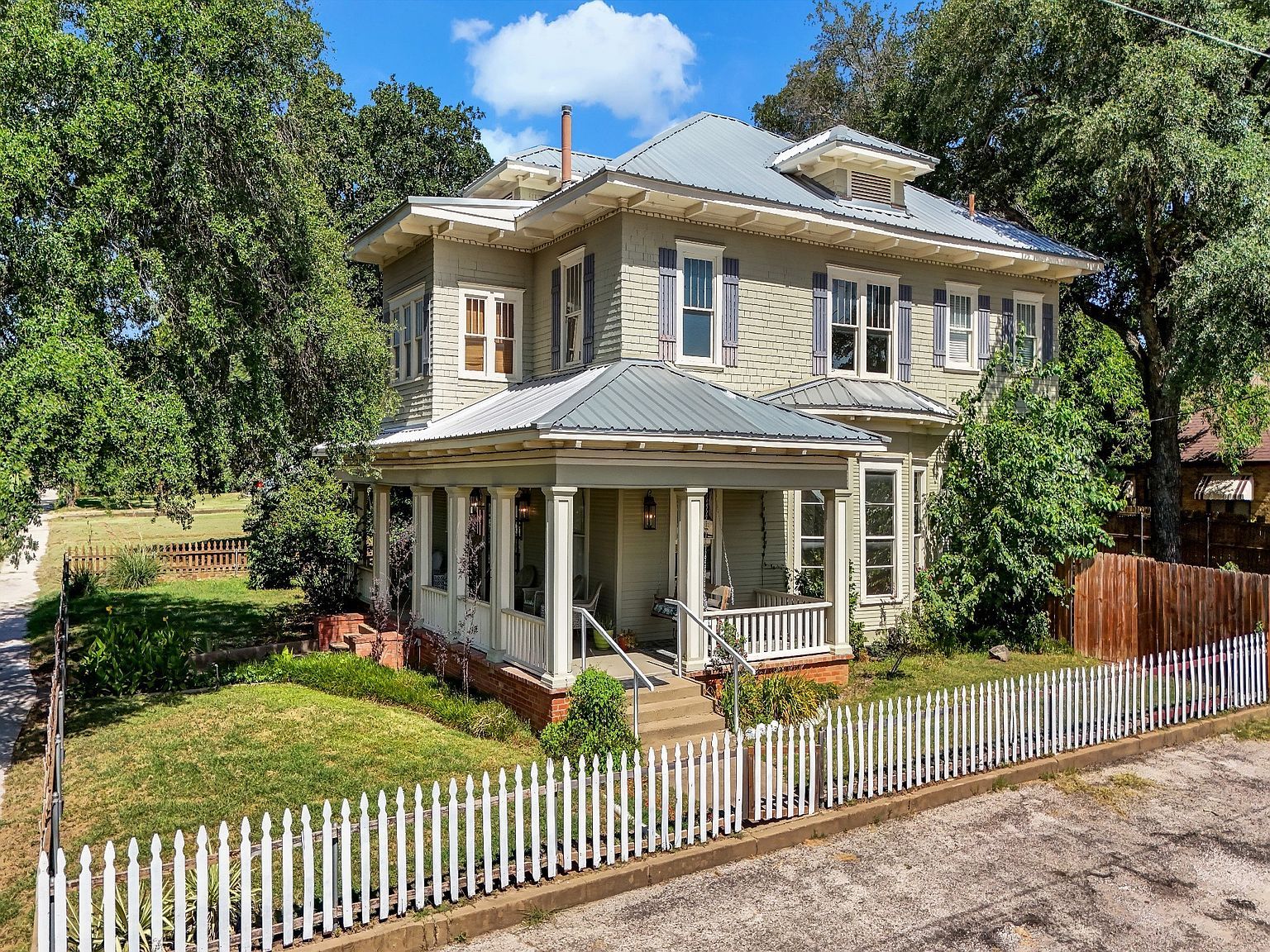 502 W Hubbard St Mineral Wells, TX 76067 - Thumbnail 4