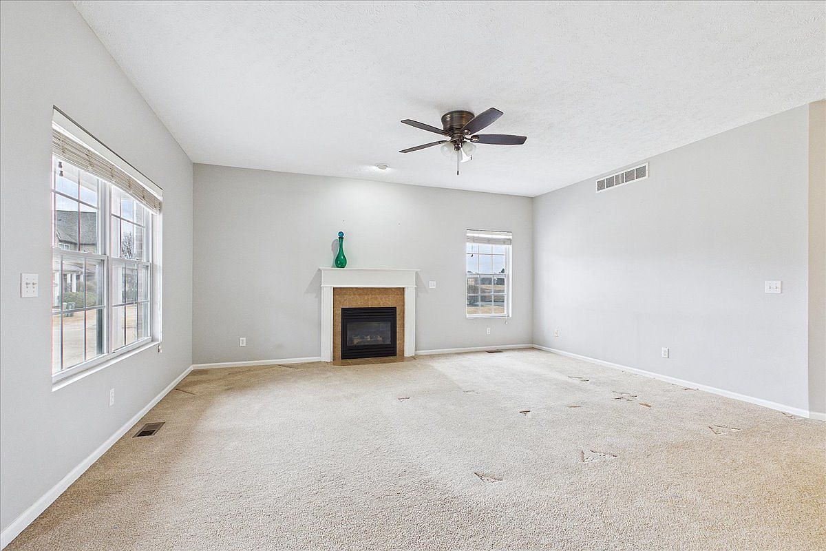 607 Clayton Cir Unit 607 Sycamore, IL 60178 - Thumbnail 4