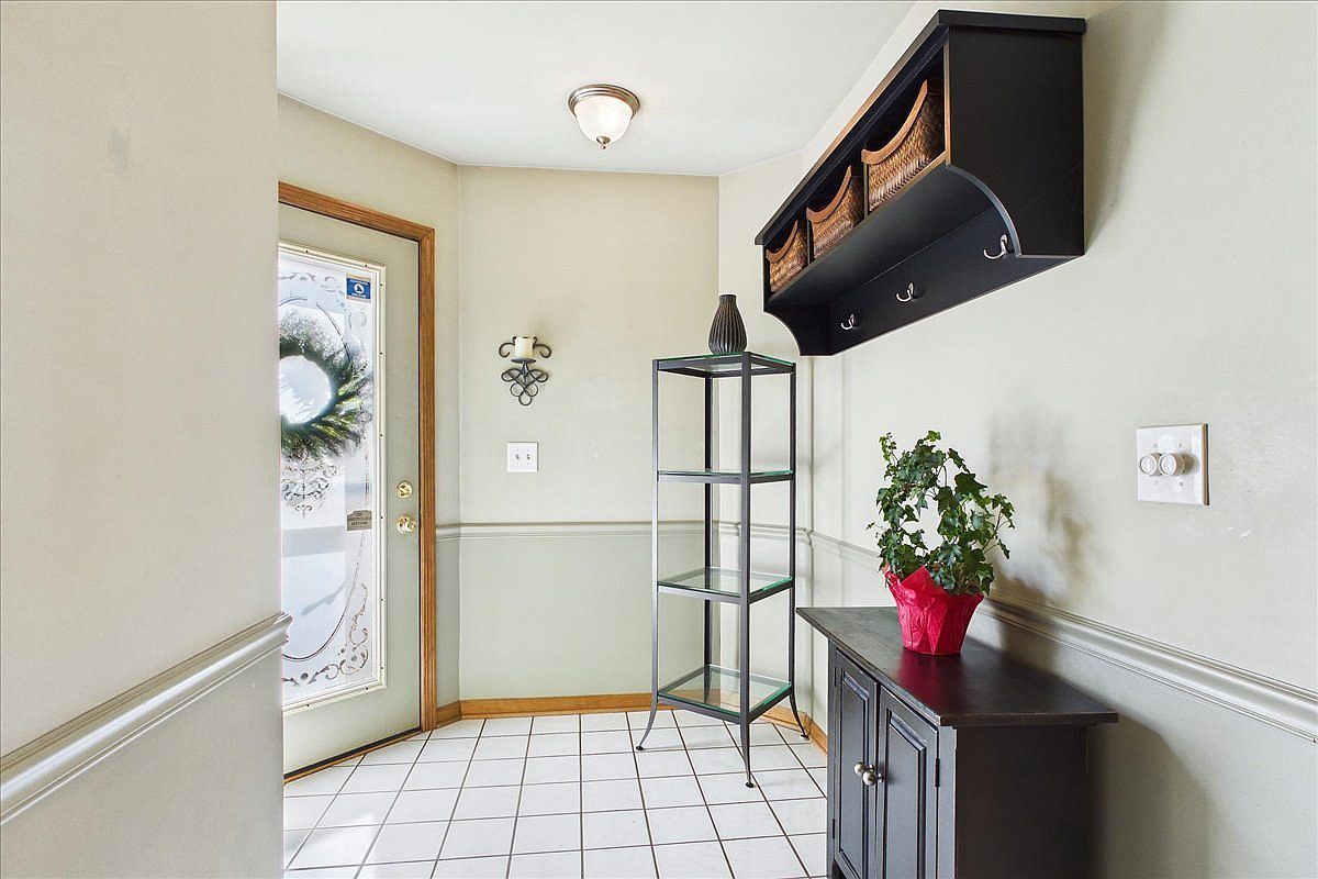 1056 Mattande Ln Naperville, IL 60540 - Thumbnail 4