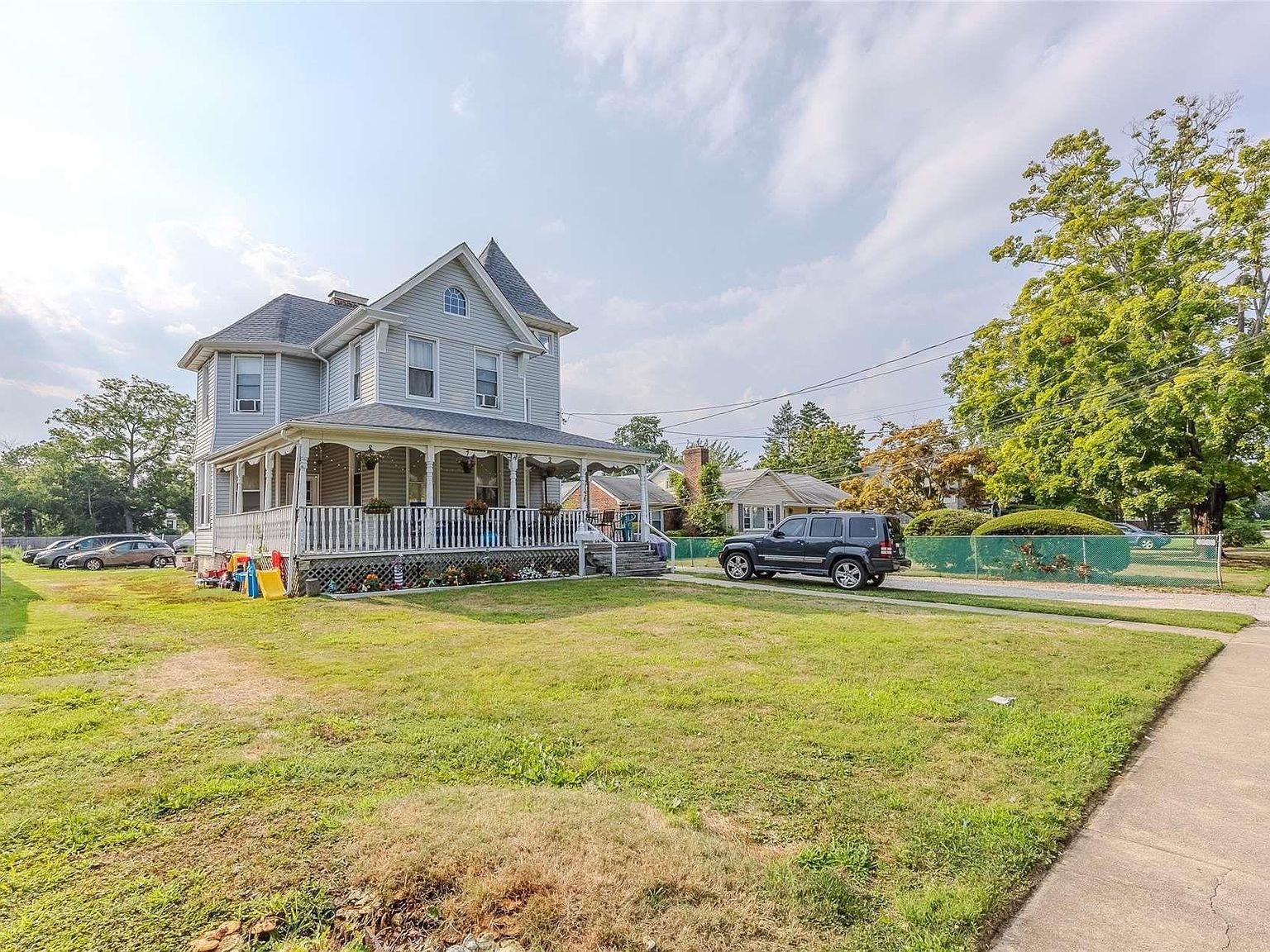 38 Park Ave Amityville, NY 11701 - Thumbnail 4