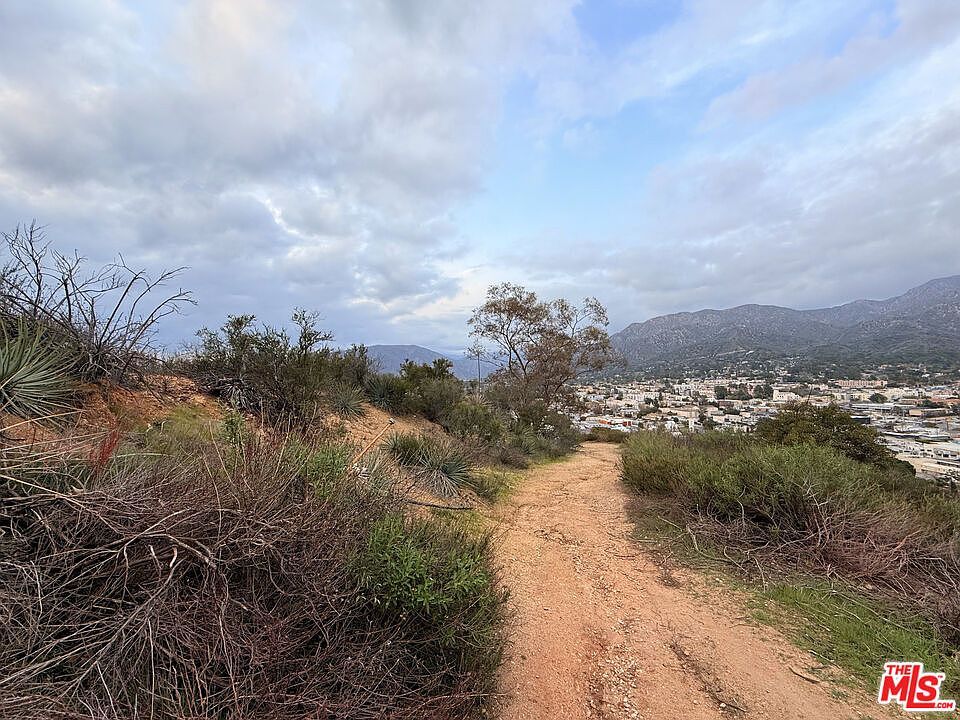 9727 N Estaban Way Tujunga, CA 91042 - Thumbnail 4